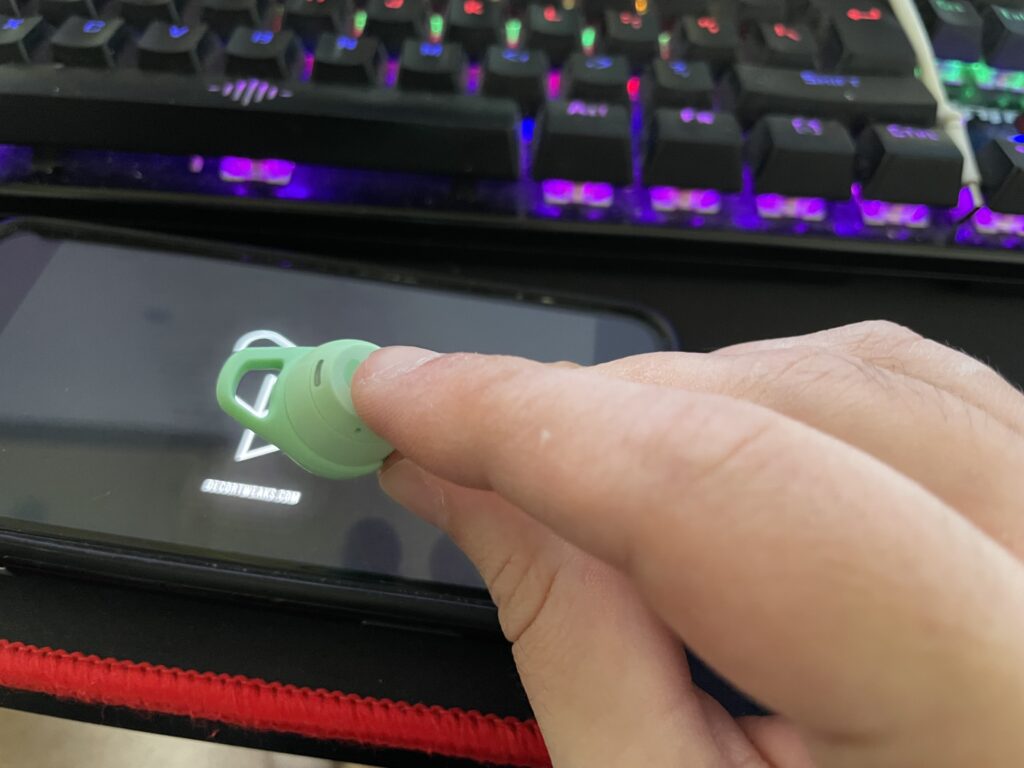 Proper positioning for Skullcandy Indy Evo reset
