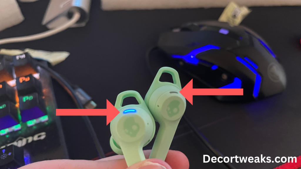 Skullcandy earbuds LED light indicators