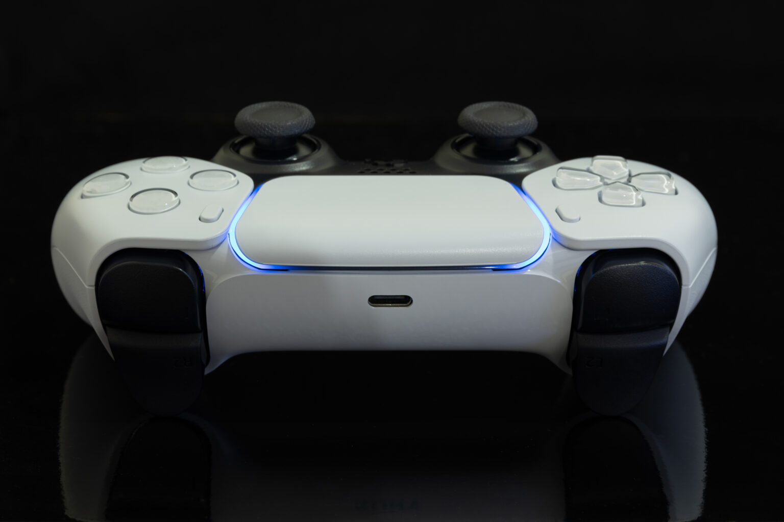 Can you charge ps5 controller with a phone charger decortweaks