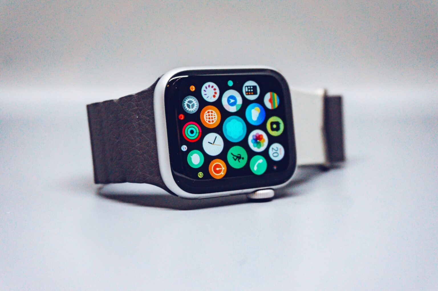 can-i-wear-my-apple-watch-in-the-shower-decortweaks