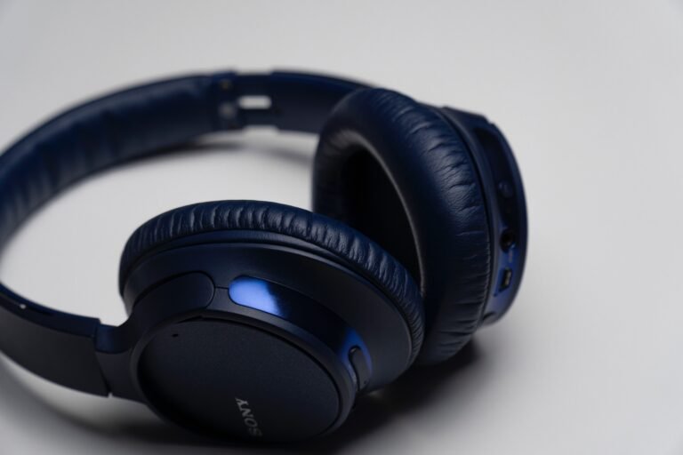 Can You Charge Bluetooth Headphones While Using Them? Decortweaks