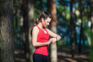 does fitbit work on apple watch
