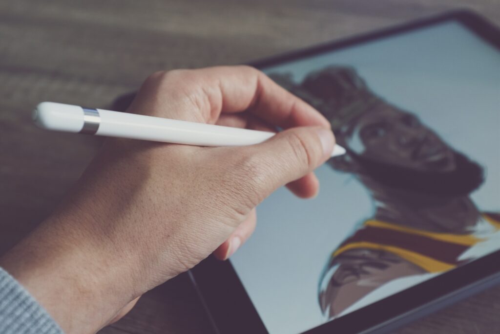 can-you-charge-an-apple-pencil-with-your-iphone-decortweaks