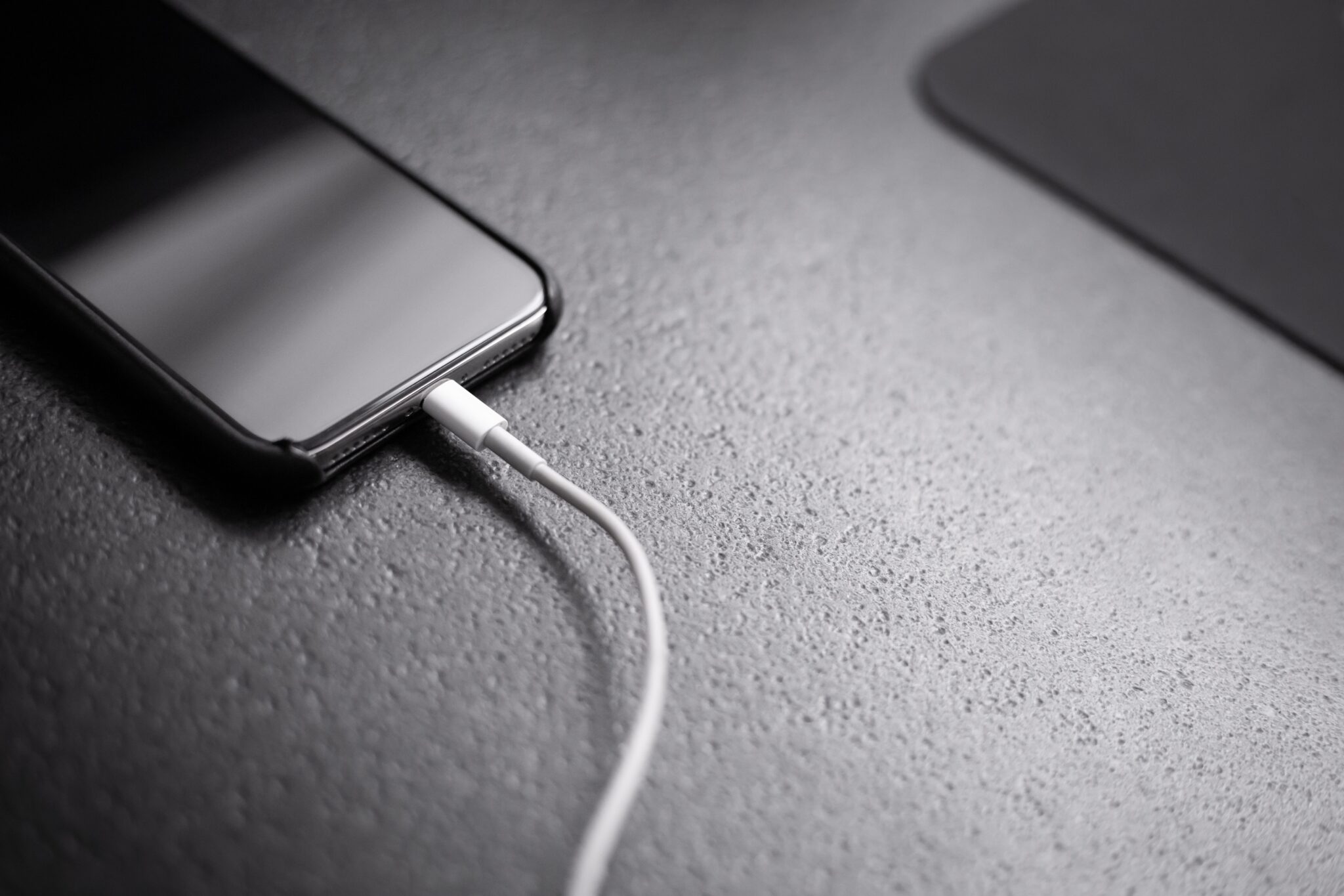 Can You Charge an iPhone With an iPad Charger? – Decortweaks 1 Can You Charge an iPhone With an iPad Charger