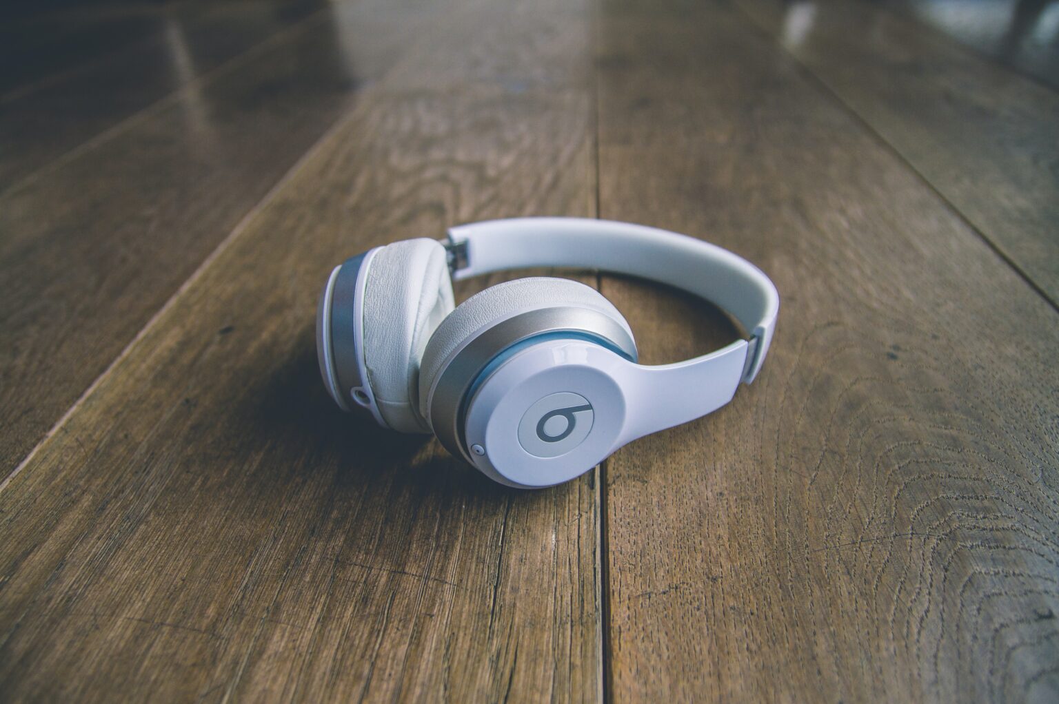 why-are-my-beats-headphones-or-earbuds-so-quiet-decortweaks