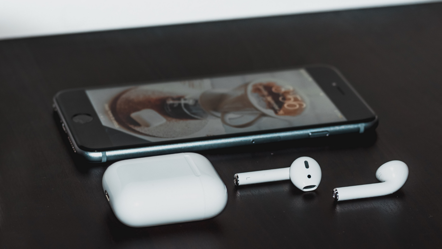 how-to-wirelessly-qi-charge-your-airpods-case-for-about-10-in-3-easy