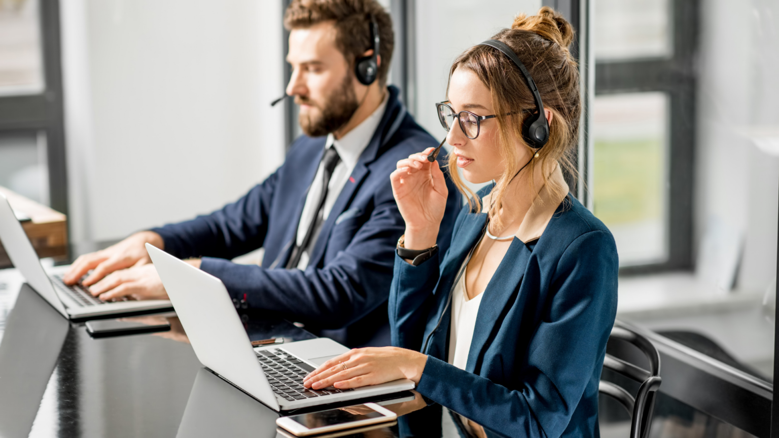 Plantronics Headset Not Charging? (Here's What To Do) Decortweaks