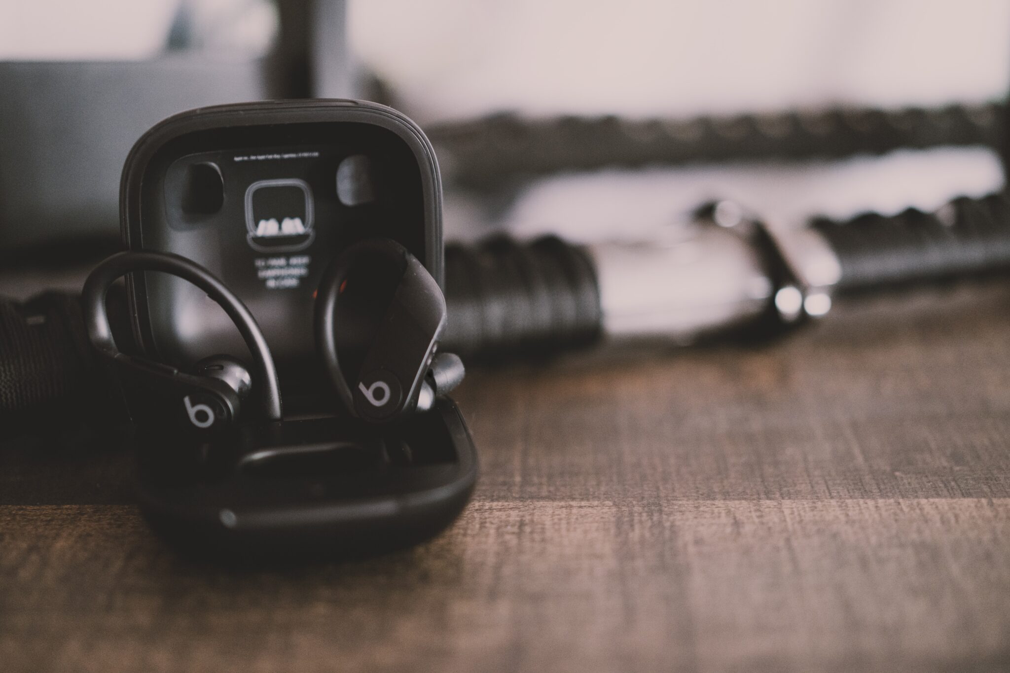 How to Fix Powerbeats Pro Not Charging | Decortweaks