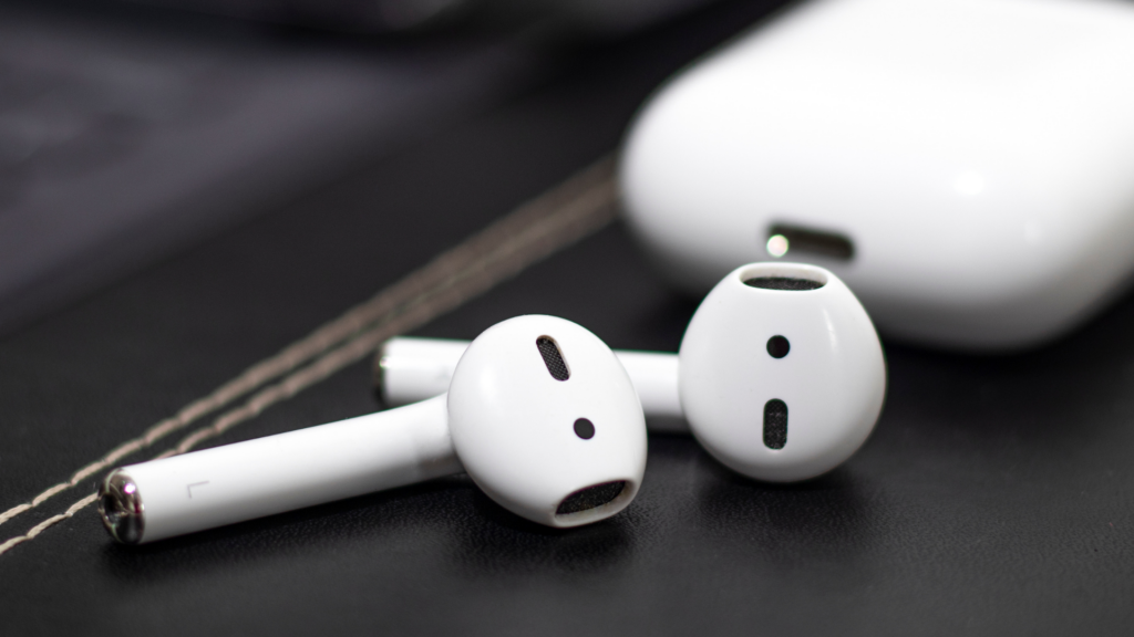 Why is Your Airpods Case not Charging to 100%? (How to Fix) | Decortweaks