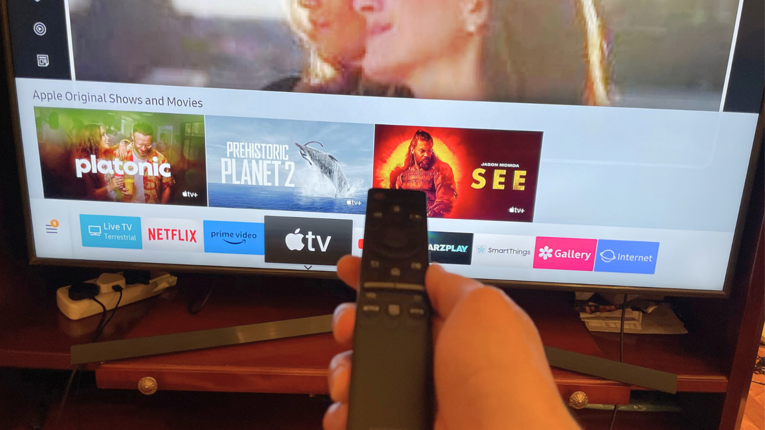 Where is the Smart Hub Button on Samsung Remote? A Quick and Easy Guide