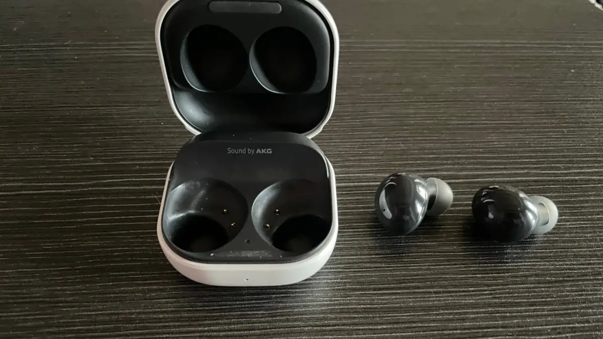 14 Best Ways To Fix Galaxy Buds Not Charging 