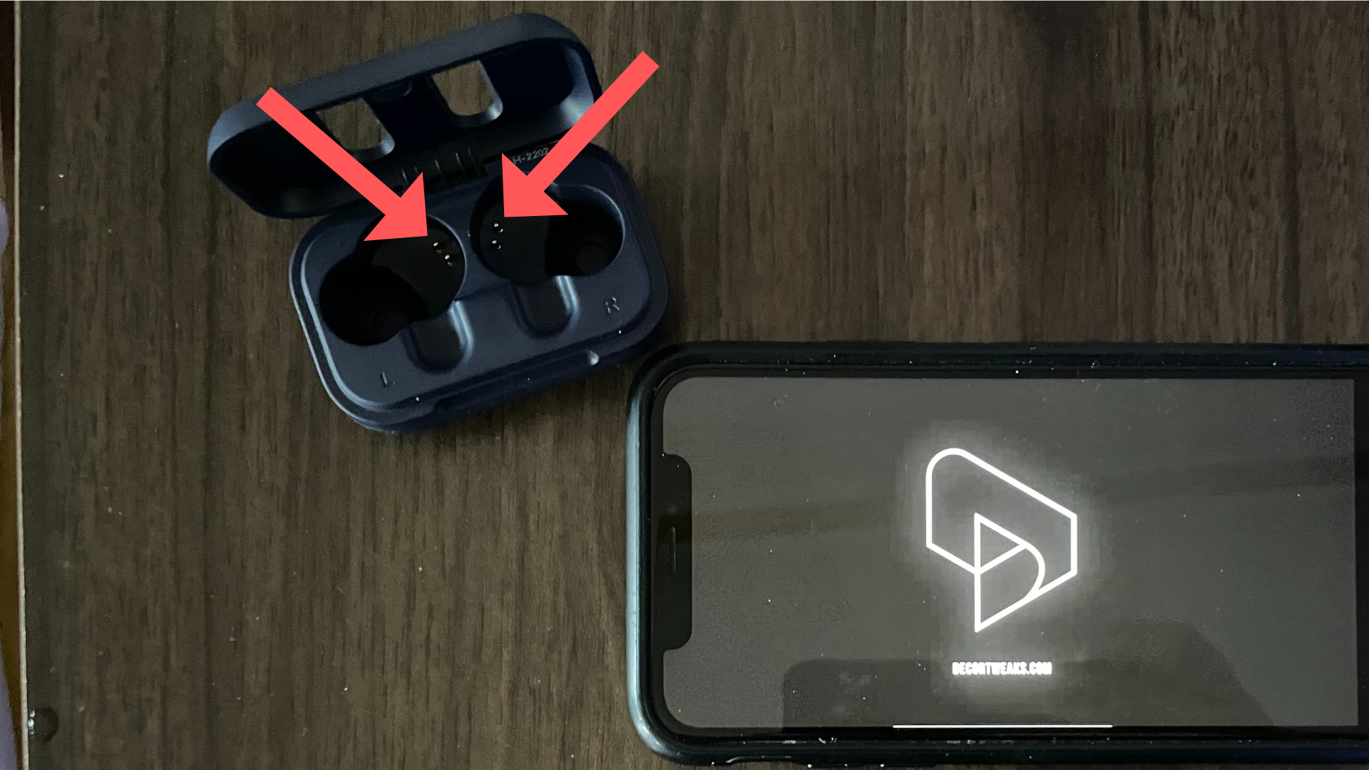 Why Are My Skullcandy Earbuds Blinking Red? Decortweaks