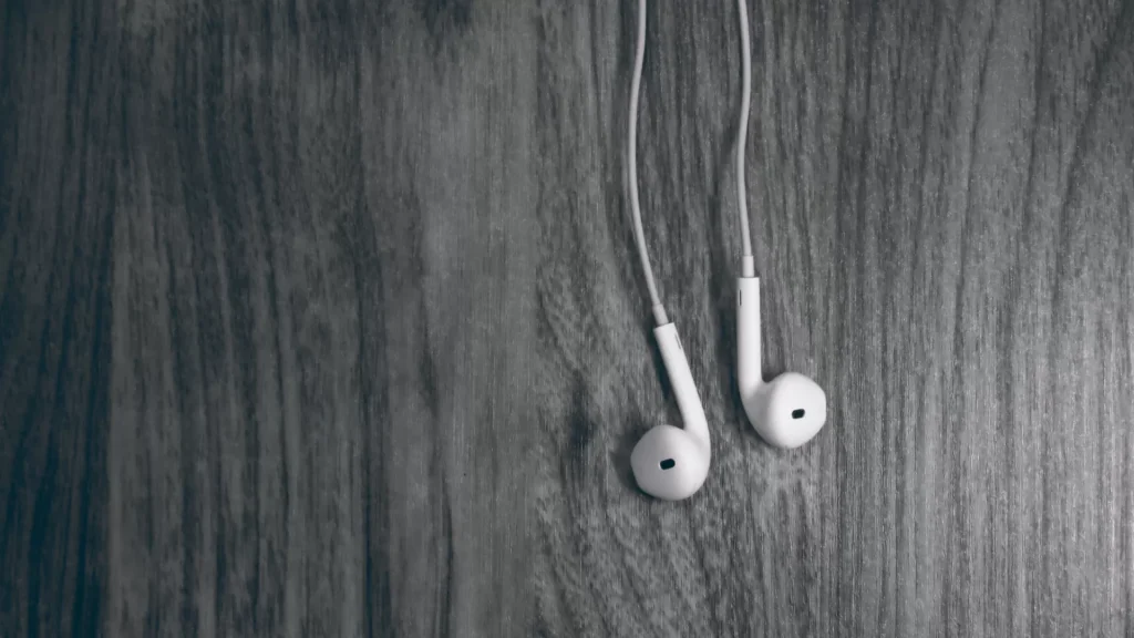 iPhone Headphones (Earphones) Work on Xbox One